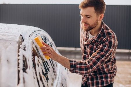 Como limpar o carro em casa como um profissional?