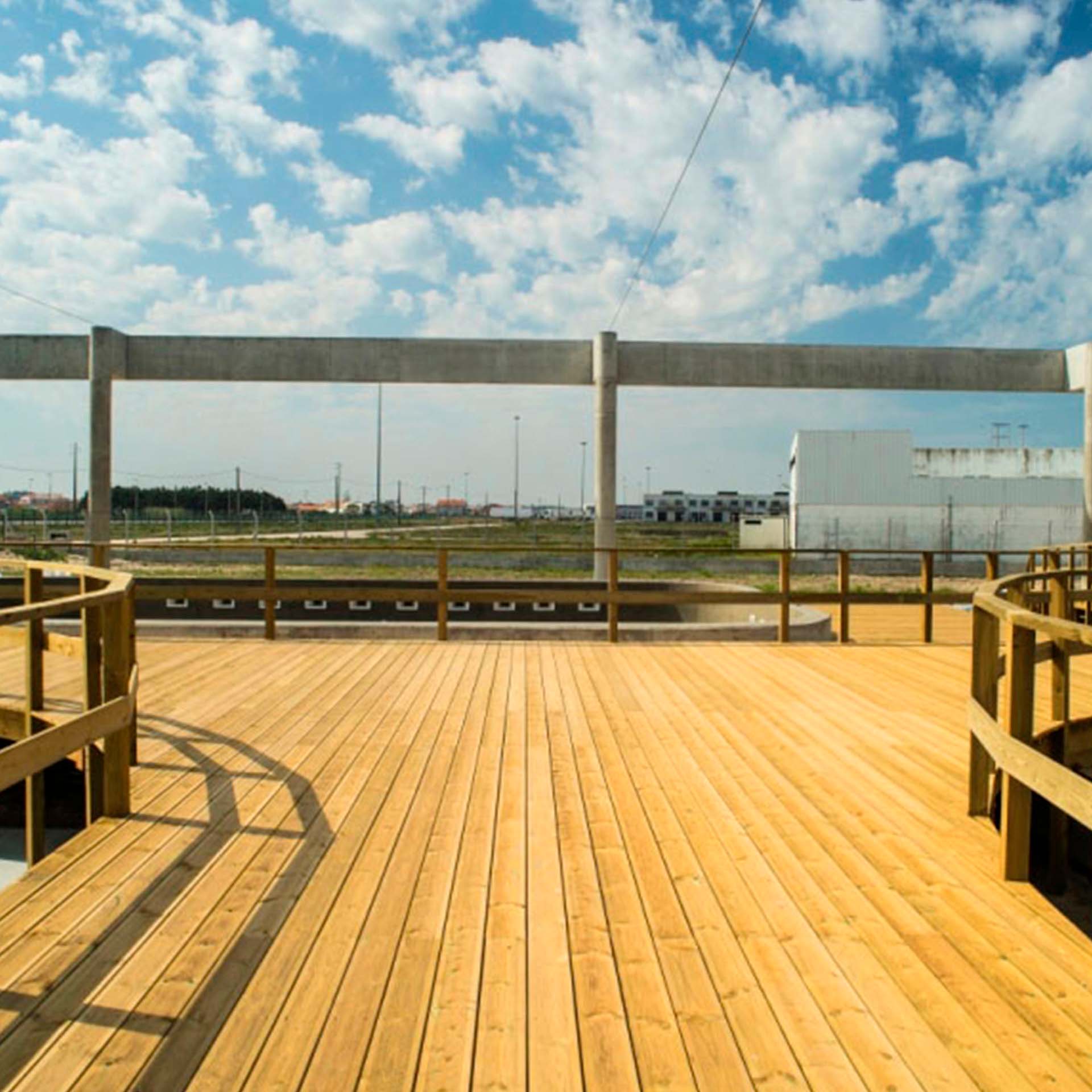 Deck de Madeira Tratada Pinho 250x2,8x14cm Toscca