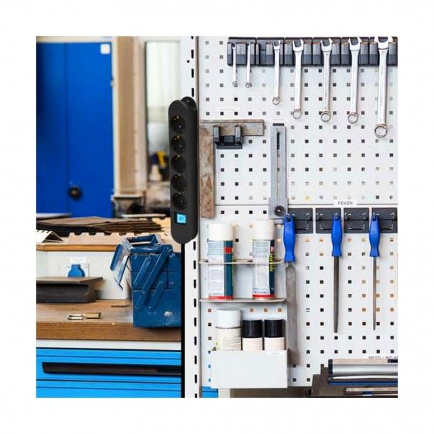 Extensão 5 Tomadas com Interruptor e Íman Extensão 5 Tomadas com Interruptor e Íman