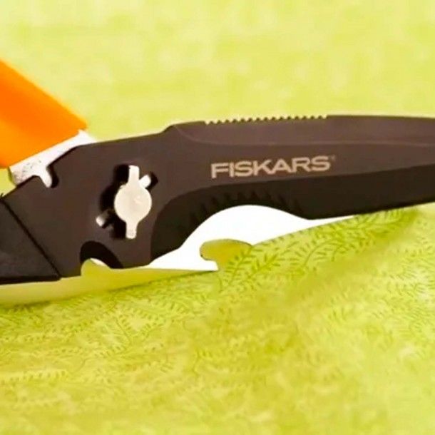 Tesoura Multi Funções com Lâminas Separáveis + Capa Fiskars Tesoura Multi Funções com Lâminas Separáveis + Capa Fiskars