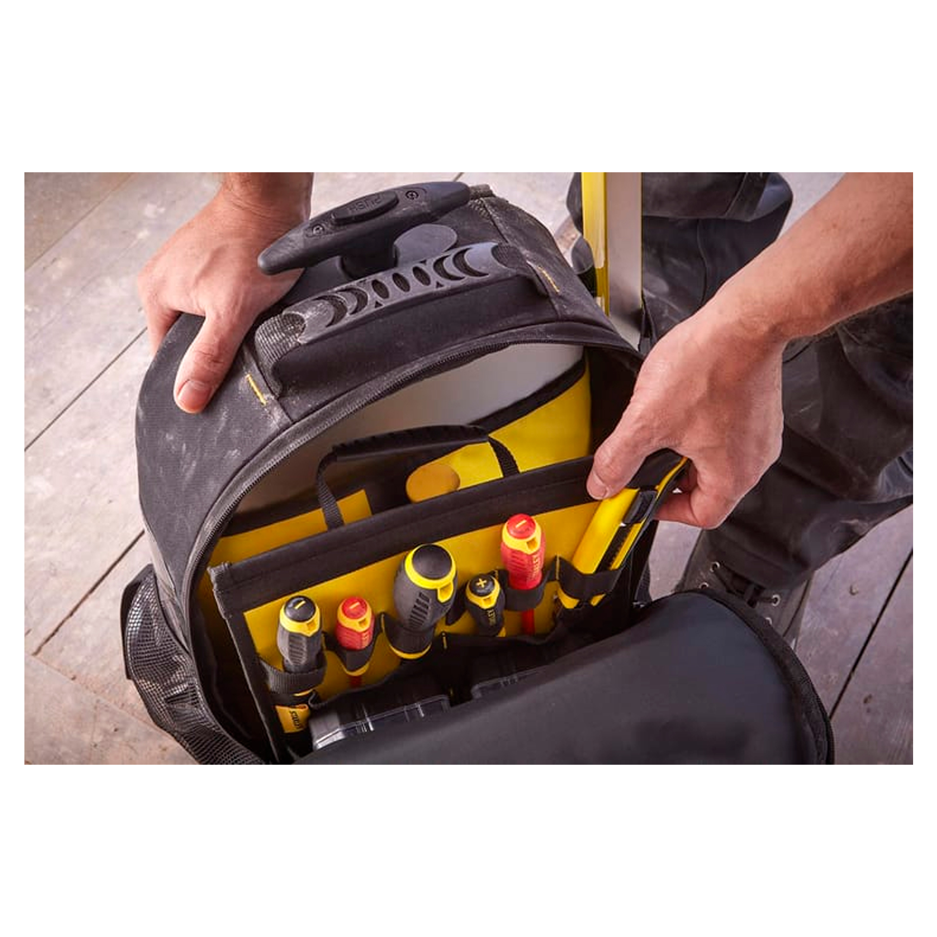 Mochila de Ferramentas com Rodas 34x20x57cm STST83307-1 Stanley