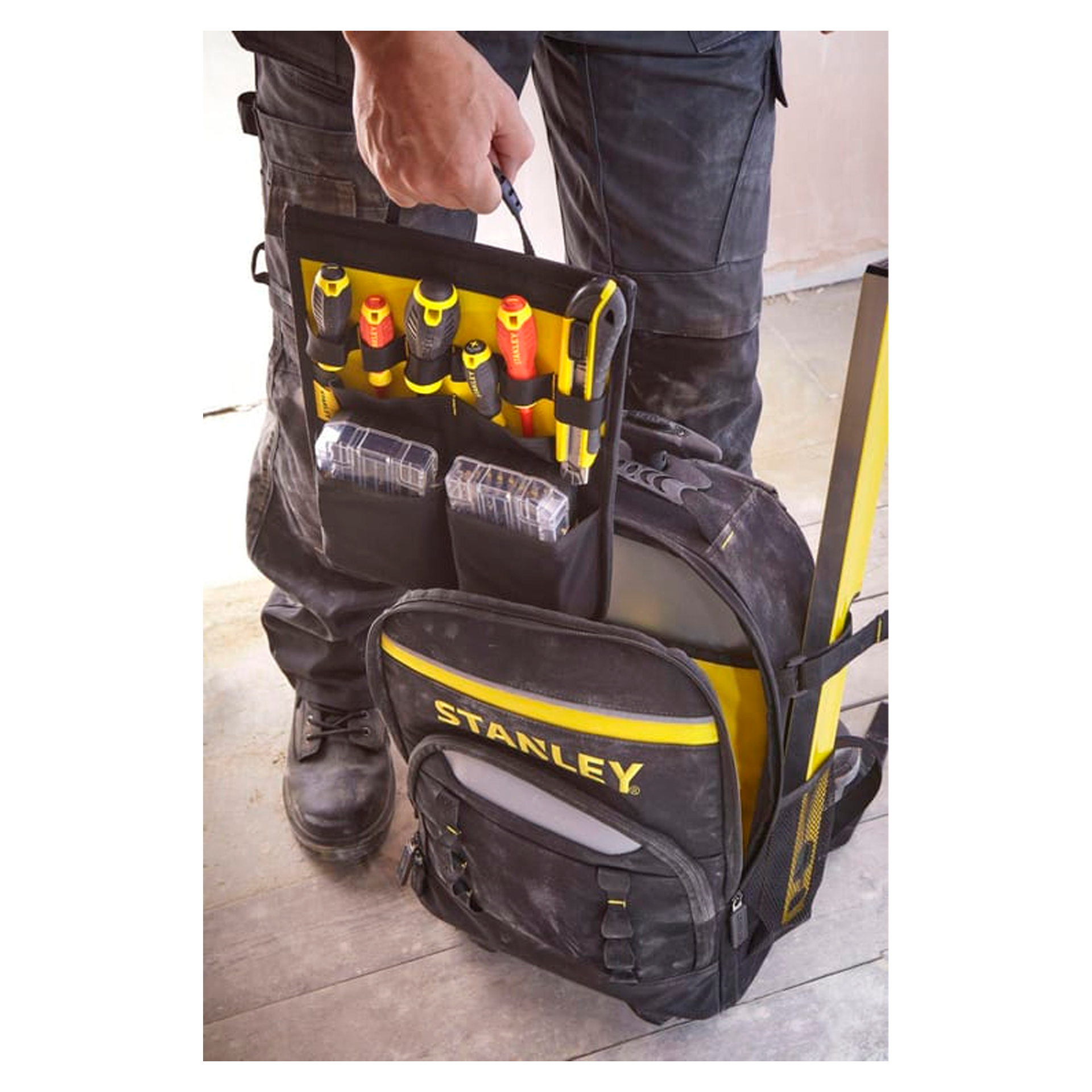 Mochila de Ferramentas com Rodas 34x20x57cm STST83307-1 Stanley