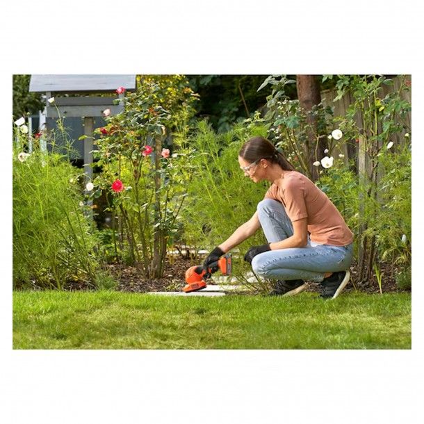 Corta-Sebes/Relva a Bateria 18V sem Bateria BCSS18B-XJ Black+Decker Corta-Sebes/Relva a Bateria 18V sem Bateria BCSS18B-XJ Black+Decker