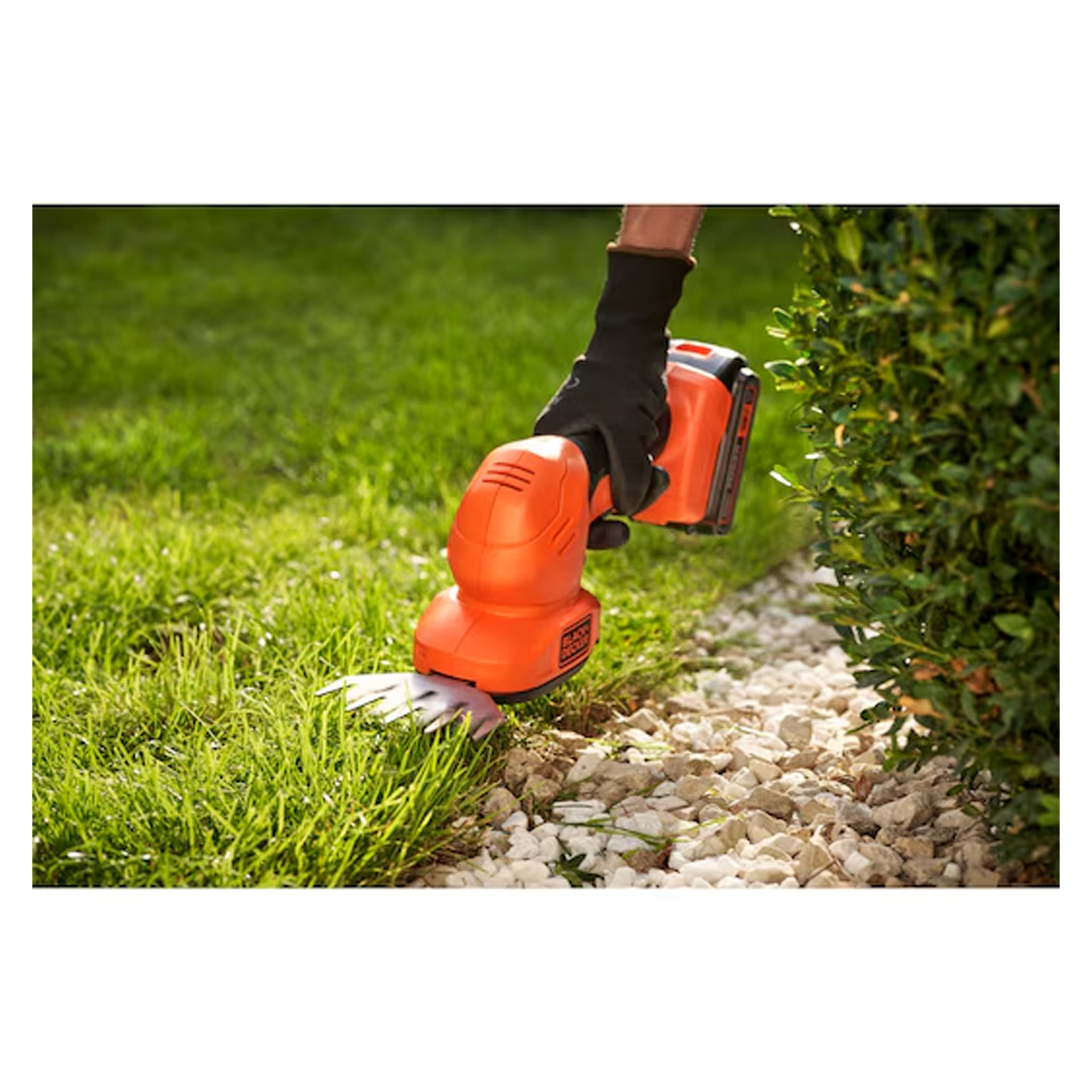 Corta-Sebes/Relva a Bateria 18V sem Bateria BCSS18B-XJ Black+Decker