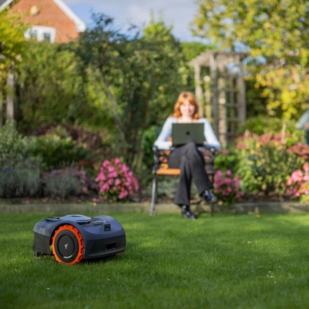 Robot Corta-Relva Navimow i108E + Garagem Modelo S Segway Robot Corta-Relva Navimow i108E + Garagem Modelo S Segway