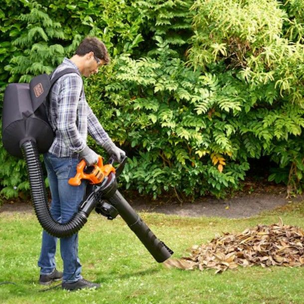 Soprador Aspirador Triturador 2900W BEBLV290-QS Black+Decker Soprador Aspirador Triturador 2900W BEBLV290-QS Black+Decker