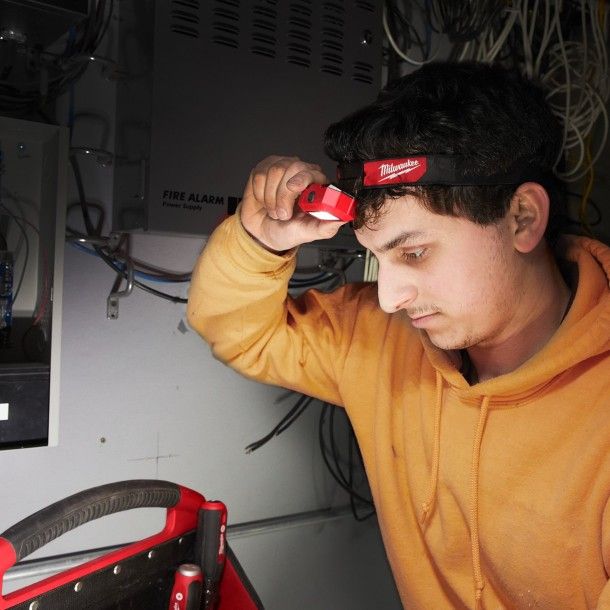 Lanterna de Cabe�a LED a Pilhas 350Lm HL2-LED Milwaukee