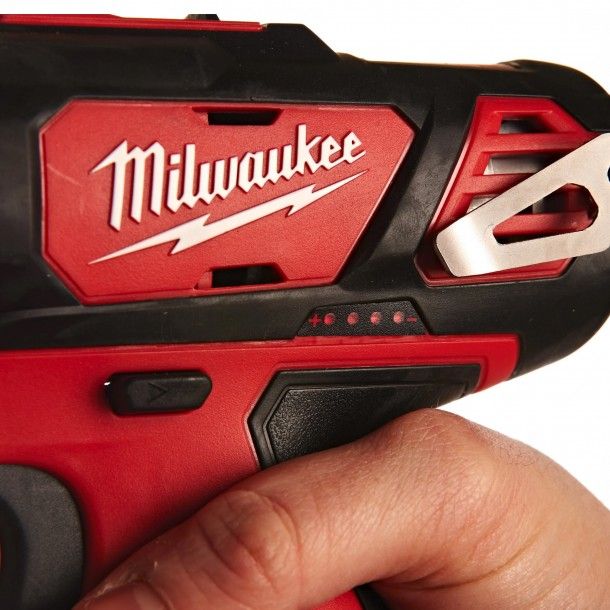 Aparafusadora a Bateria 12V M12BPD-0 Milwaukee Aparafusadora a Bateria 12V M12BPD-0 Milwaukee