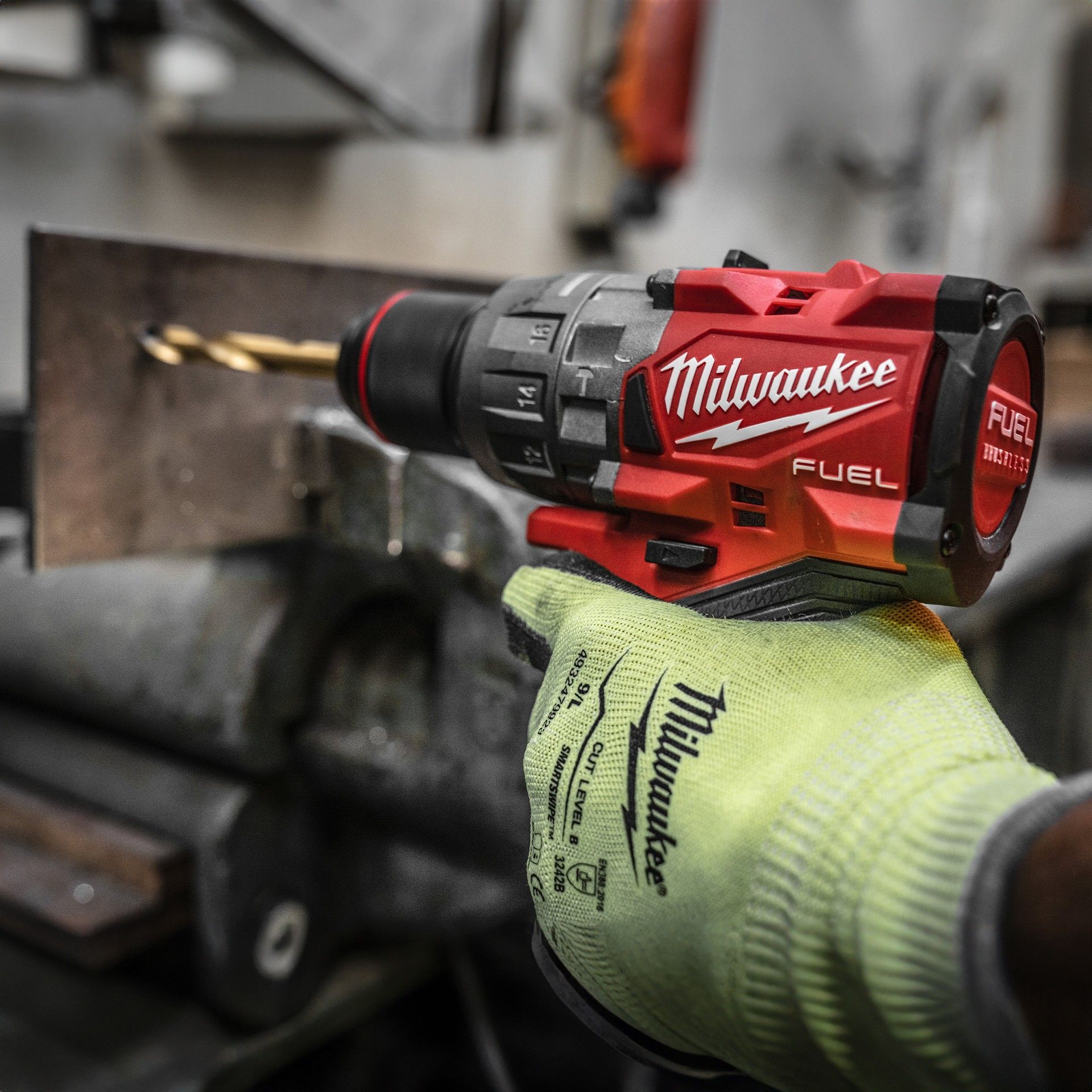 Rebarbadora + Aparafusadora a Bateria 18V com 2 Baterias 5.0Ah M18FPP2E3-502X Milwaukee