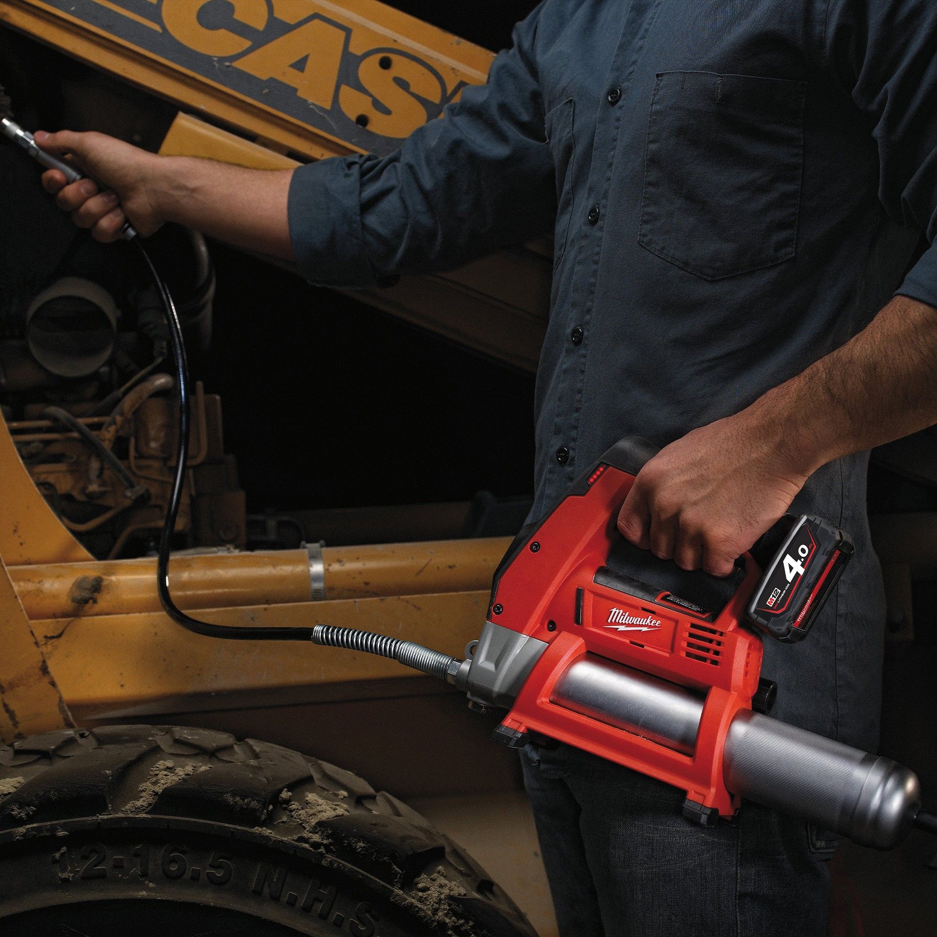 Bomba de Lubrificação Sub Compacta M12 M12GG-0 Milwaukee