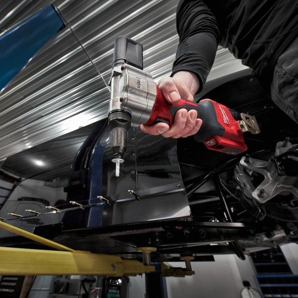 Rebitadora Compacta a Bateria 12V M12BPRT-201X Milwaukee Rebitadora Compacta a Bateria 12V M12BPRT-201X Milwaukee