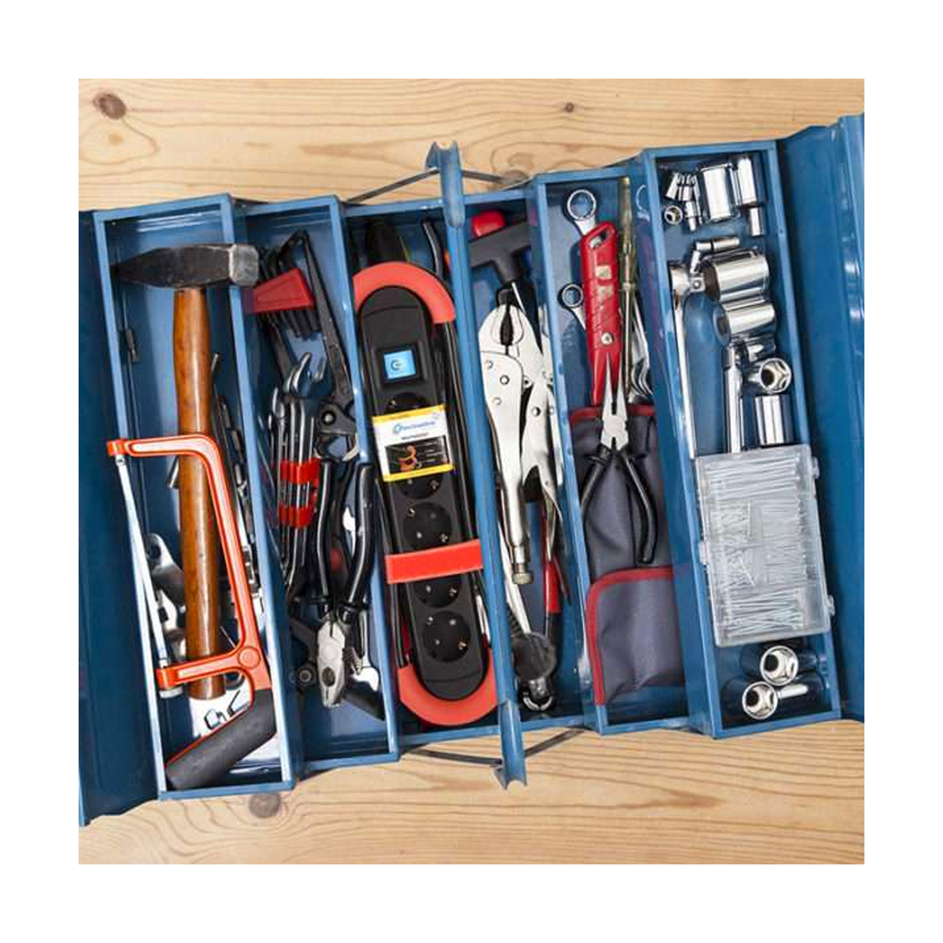 Extensão 5 Tomadas com Interruptor e Gancho