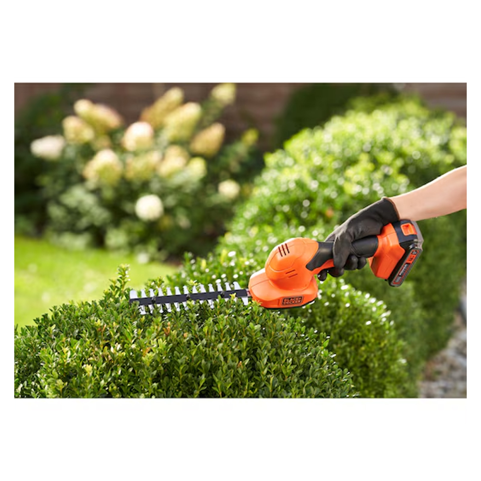 Corta-Sebes/Relva a Bateria 18V sem Bateria BCSS18B-XJ Black+Decker