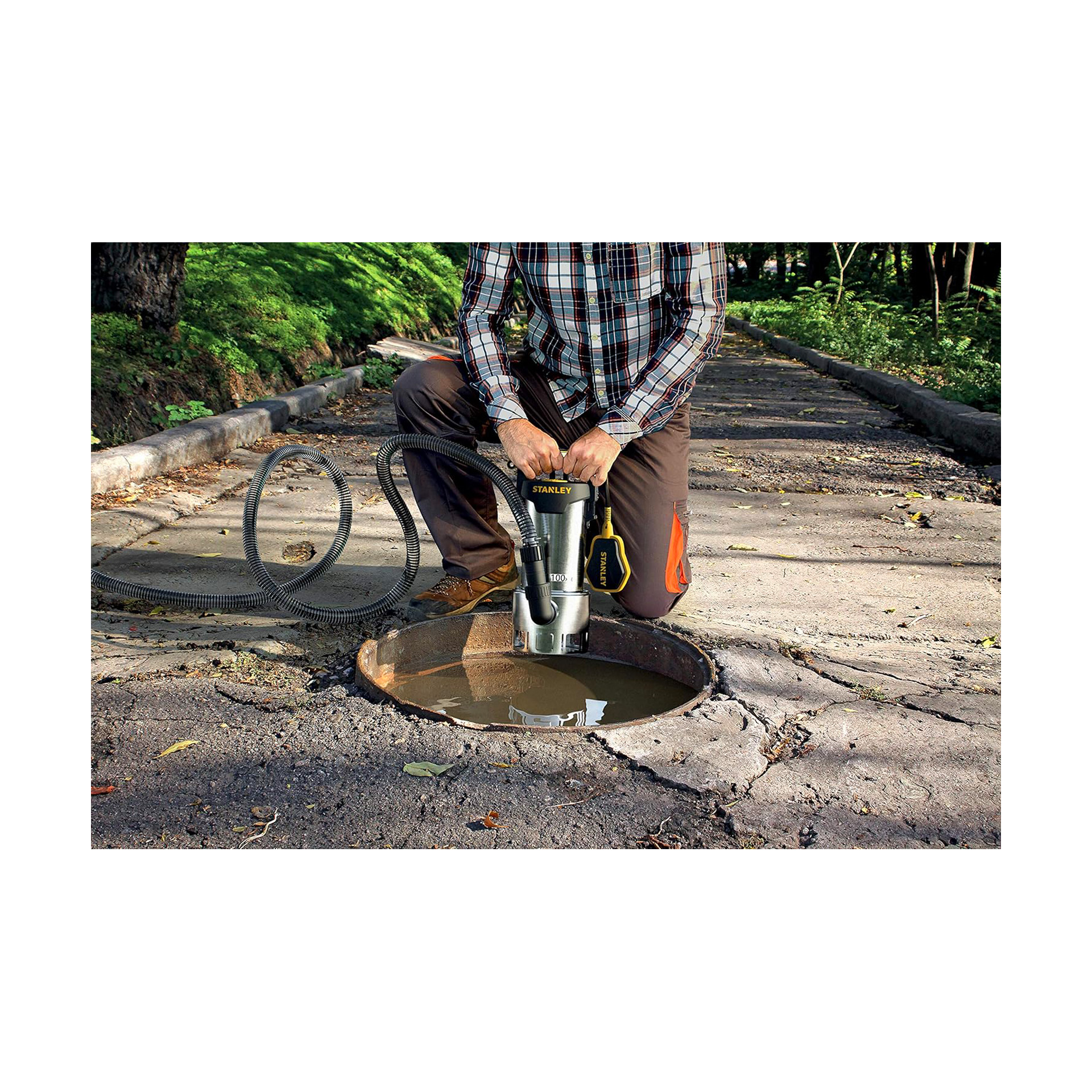Bomba Submersível Águas Sujas 1100W 16500l/h 10,5M SXUP1100XDE Stanley