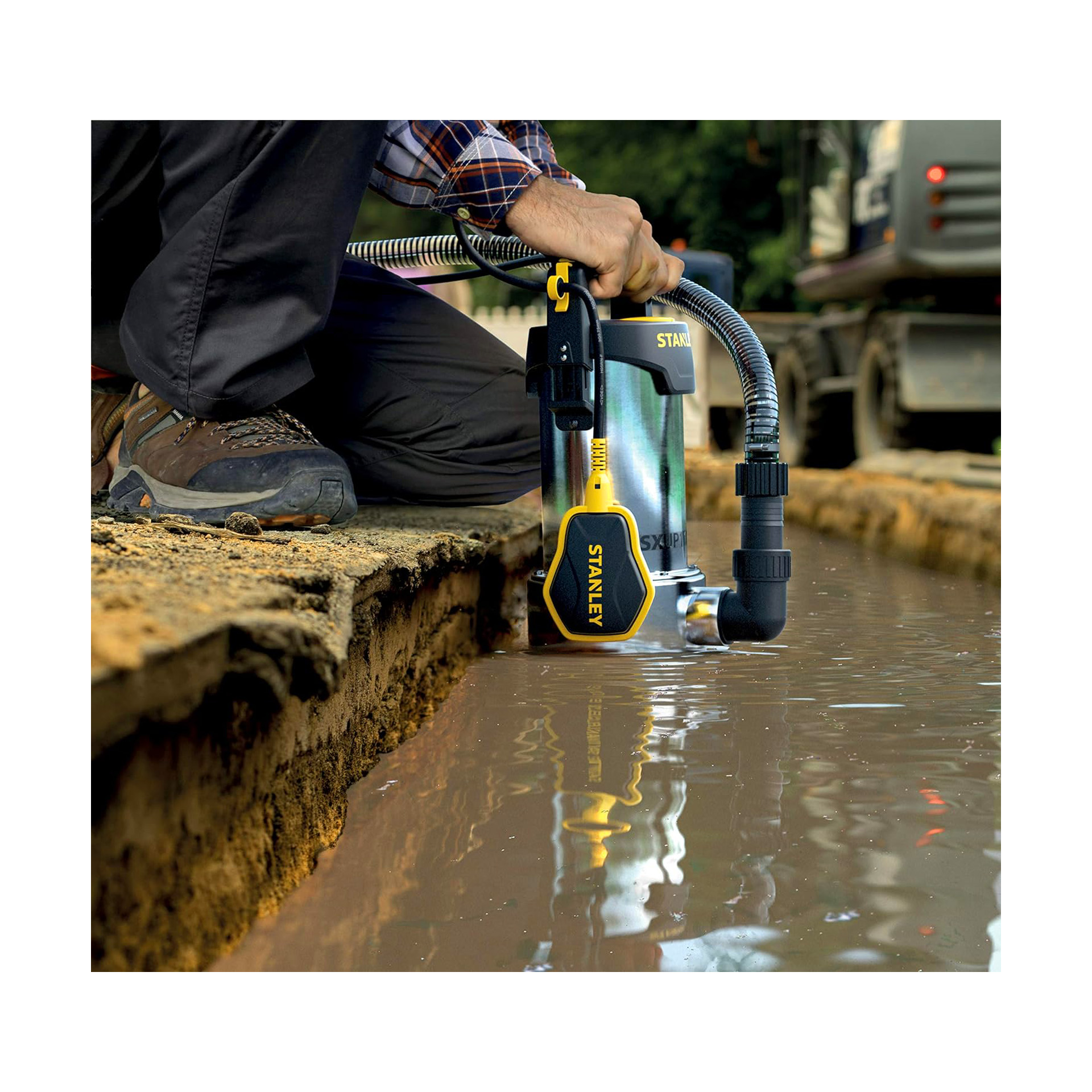 Bomba Submersível Águas Sujas 1100W 16500l/h 10,5M SXUP1100XDE Stanley