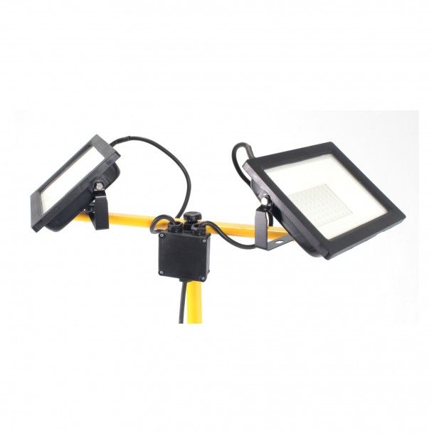 Foco LED Duplo com Tripé 50Wx2 4500Lmx2 Mader Foco LED Duplo com Tripé 50Wx2 4500Lmx2 Mader