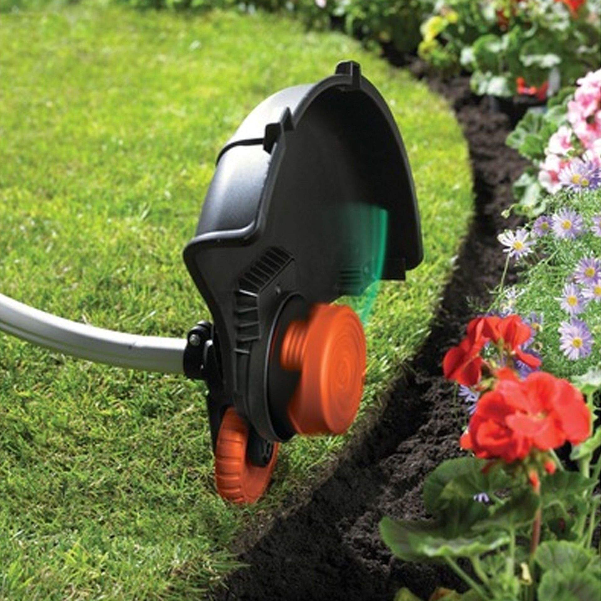 Aparador de Relva Elétrico 33cm 700W GL7033-QS Black+Decker